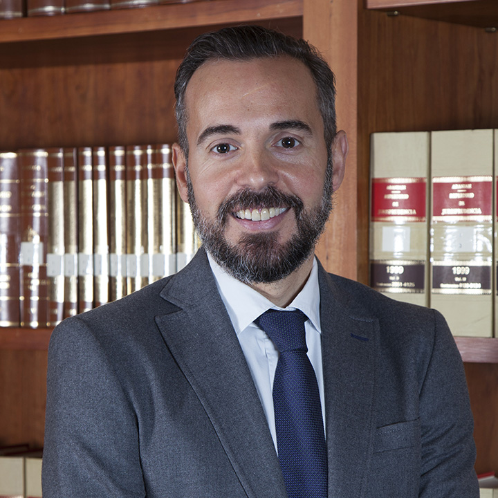 Jesús Morant Vidal es abogado especializado en el despacho de abogados en Elche Bufete Sempere Jaén en Elche